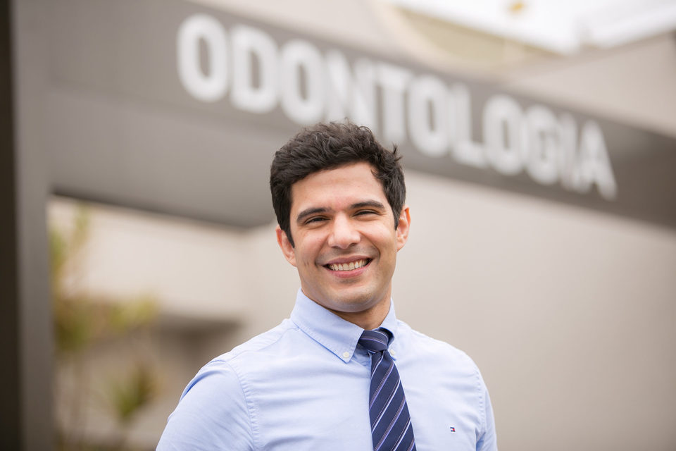 Dr. Fábio Aguiar - Cirurgião Dentista